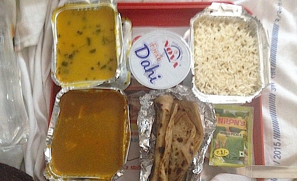 インドの長距離列車の食事
