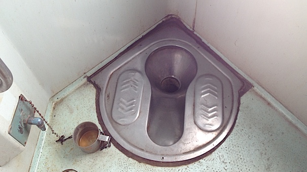インドの電車のトイレ